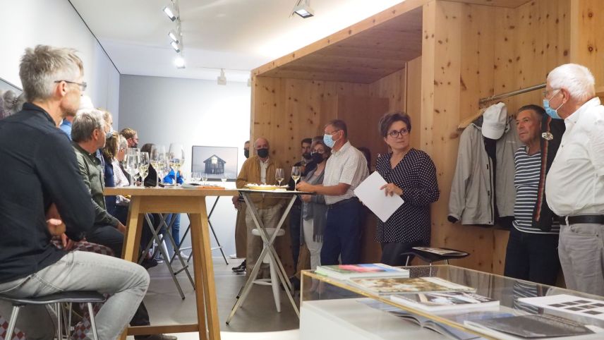 Diskussionsrunde in der Art Gallery Plattner & Plattner.             Foto: Marie-Claire Jur