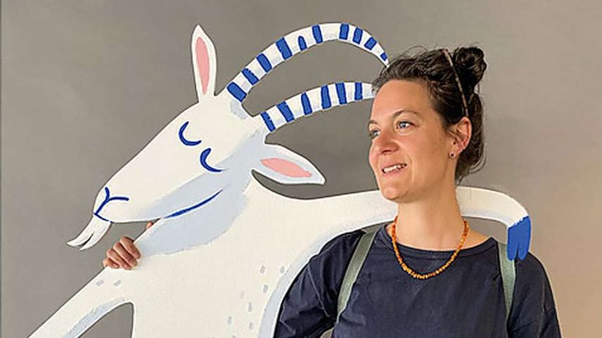 Traunter oter integrescha l’illustratura eir sias figüras in fotografias, scu sün quist purtret.	fotografia: Pia Valär