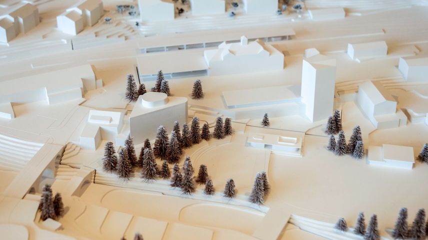 Das Projekt "Arena" (Giubbini/Bänziger/OePlan) zur Weiterentwicklung des Bahnhofareals mit Parkhaus und Sportarena Cuntschett (vorne rechts) ging als Sieger aus dem Projektwettbewerb hervor.