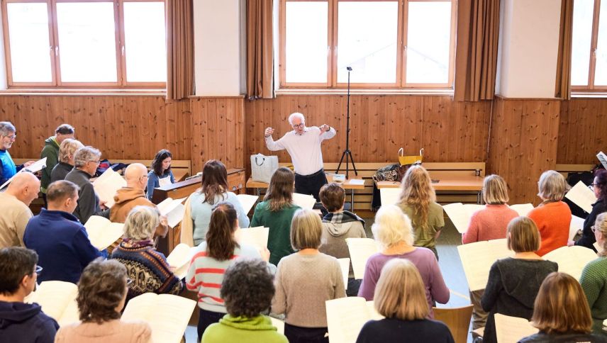 Martin Zimmermann e Cinzia Regensburger mainan il cor ad hoc pel Festival Scuol Classics (fotografia: Michael Steiner).