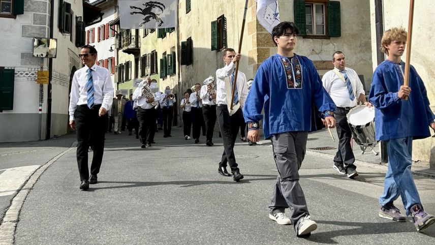 Umzug durch Müstair mit der Musica Concordia.  Foto: Claudia Cadruvi
