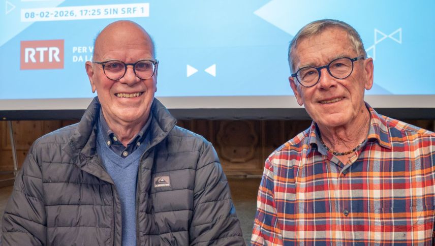 Hans Rudolf Strahm und Ueli Bachmann, der gut 40 Jahre lang als Drucker bei der Engadin Press arbeitete. Foto: Jon Duschletta