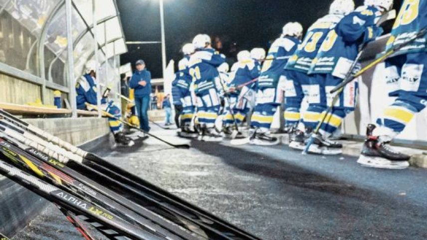 Die Spieler der 2.-Liga-Mannschaft des EHC St. Moritz ist bereit für die neue Saison. Archivfoto: Daniel Zaugg