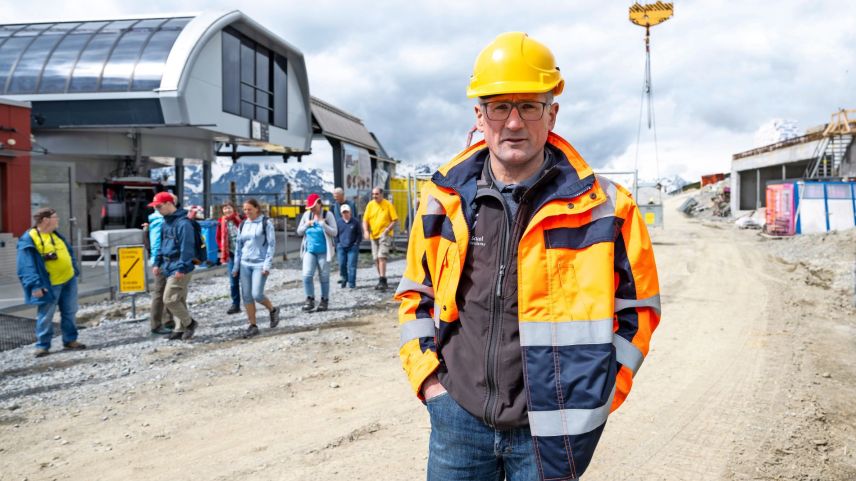 Der Direktor der Bergbahnen Scuol, Andri Poo, und die Bauleiterin Leta Steck besuchen regelmässig die Grossbaustelle auf Motta Naluns.  