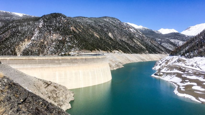 Spätestens 2050 läuft auch die Konzession der Engadiner Kraftwerke AG aus. Im Bild die Staumauer Punt dal Gall. Archivfoto: Jon Duschletta