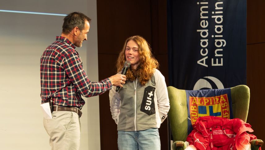 Moderator Adriano Iseppi mit Nadja Kälin. Foto: Jon Duschletta