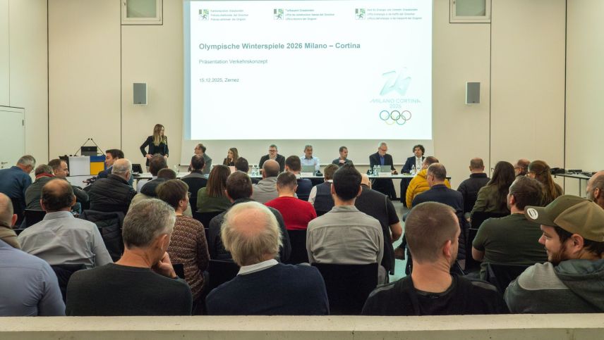 Die Medien waren am Montag in Zernez von der Infoveranstaltung des Kantons zum Verkehrskonzept Olympische Winterspiele 2026 ab Veranstaltungsbeginn ausgeschlossen. Foto: Jon Duschletta
