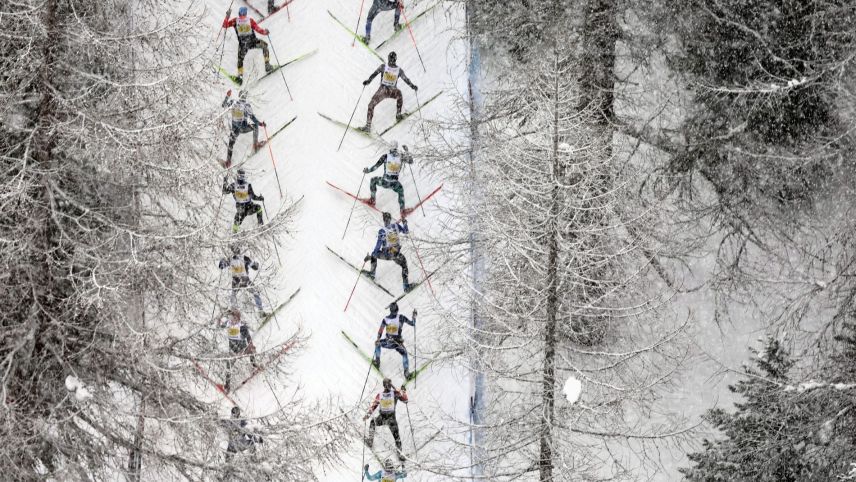 Wegen grossen Neuschneemengen und milden Temperaturen der vergangenen Wochen musste der Start von Maloja nach Silvaplana verlegt werden. Foto: swiss-image.ch/Bild Andy Mettler