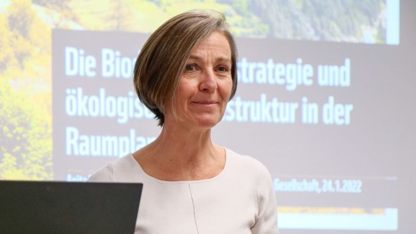 Anita Mazzetta setzt sich unter anderem ein für Schutz und Erhalt der Biotope.	Foto: Jon Duschletta