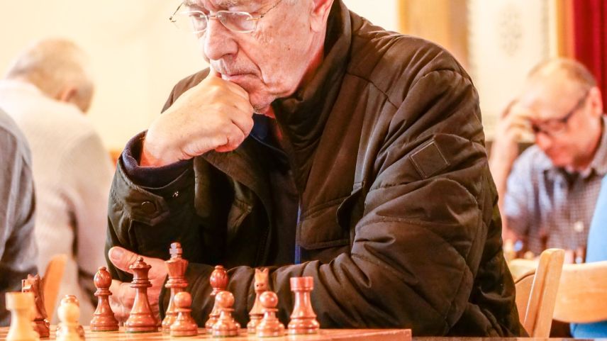 Konzentrierte Teilnehmer am 14. Engadin Pfingst Open in Zernez. Fotos: Jon Duschletta