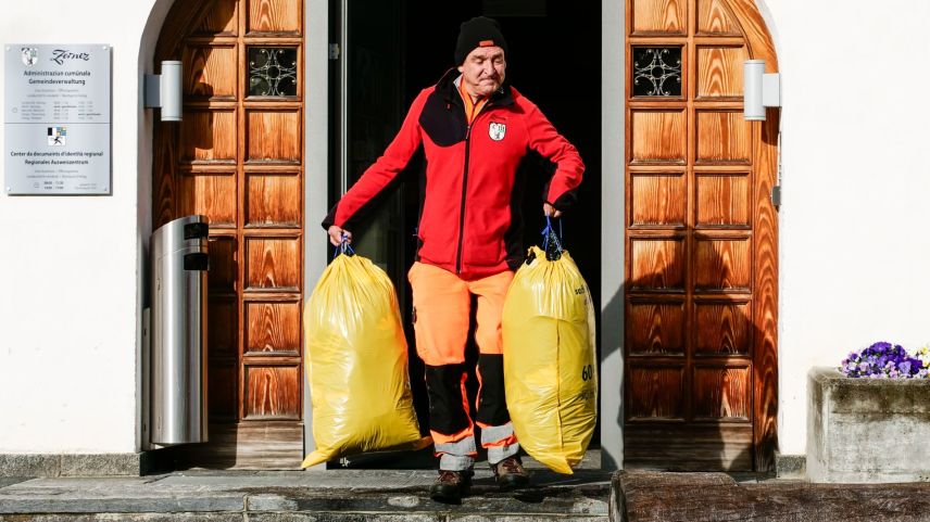 Daniel Clavuot arbeitet seit 2007 für die Gemeinde Zernez. Hier kennt man Dani, wie in alle nennen, und schätzt seine vielfältige Arbeit. 