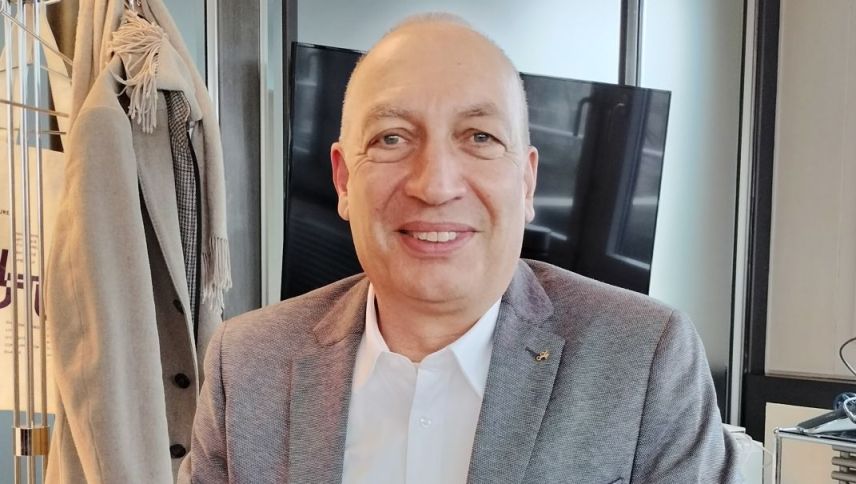 L’anteriur schef da l’Uffizi da telecomunicaziun Bernard Maissen as metta a disposiziun, i’l duo cun Urezza Famos. fotografia: Olivia Portmann-Mosca