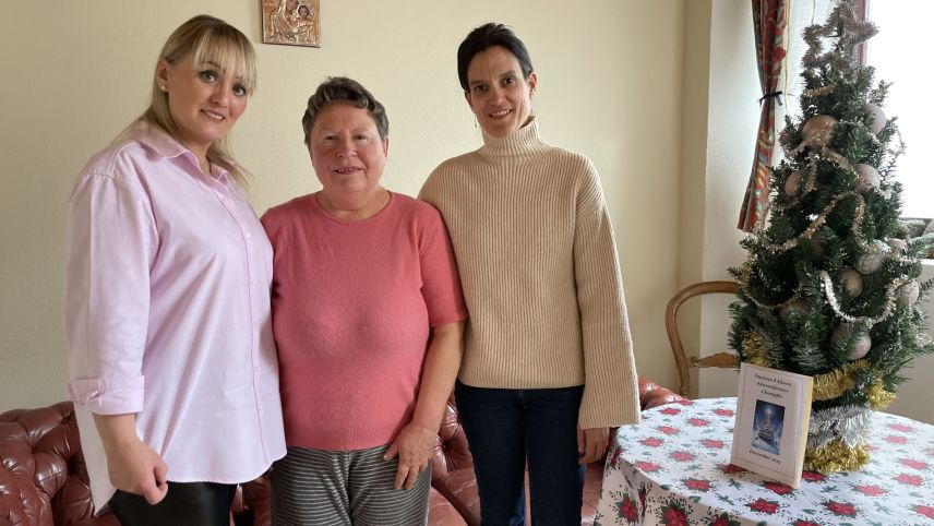 Lira und Halyna leben in der Unterkunft für ukrainische Schutzsuchende, welche von Graziella Ramponi geleitet wird. Foto: Julia Biffi