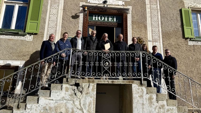 Alle geladenen Gäste auf einem Bild. Foto: Fadrina Hofmann