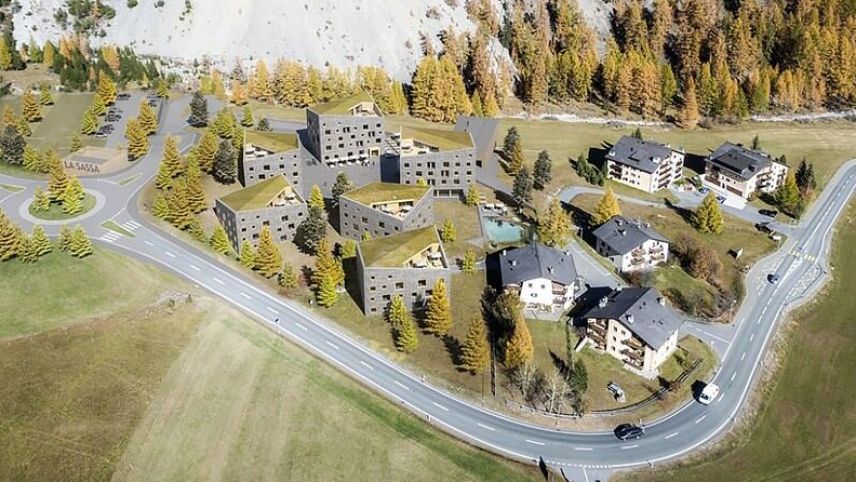 Davo cha las duos organisaziuns per la protecziun da l’ambiaint nu vöglian trar inavant il recuors cunter il proget turistic La Sassa resta amo pendent ün recuors pro l’Uffizi federal da trafic. visualisaziun: mad