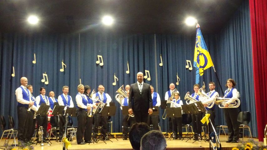 Die Musikgesellschaft S-chanf hat am Samstag das 150-jährige Jubiläum gefeiert (Foto: Not Janett).