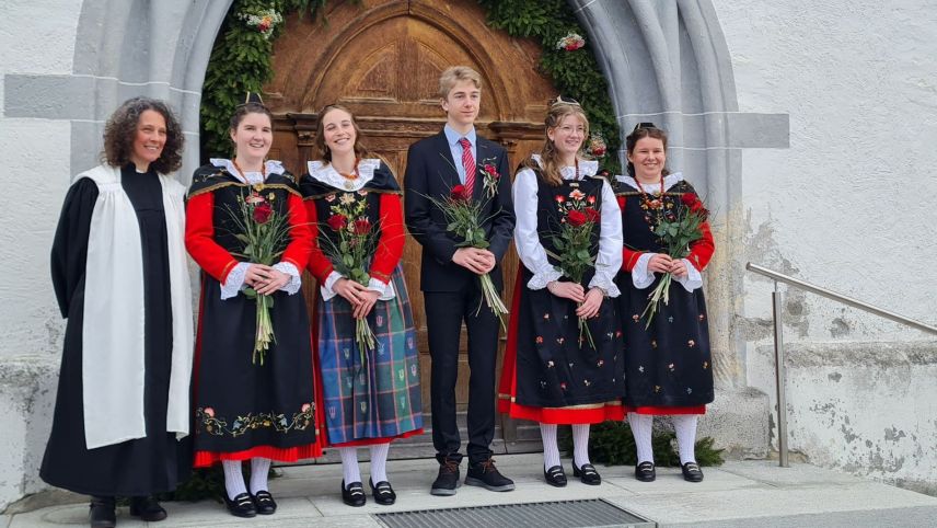 Die Konfirmationsklasse von Scuol 2023. Foto: Barbara Portmann