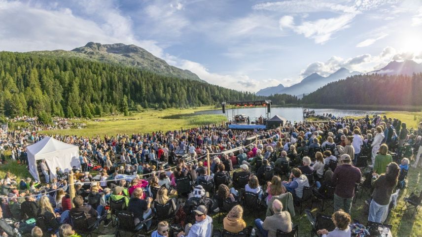 Das Freiluft-Konzert zieht Jung und Alt an. Foto: fotoswiss.com/Giancarlo Cattaneo
