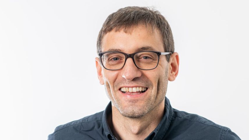 David Truttmann da Cuoira – ed oriund da Müstair – es schefredacter da la Fundaziun Medias Rumantschas (FMR) (fotografia: RTR).