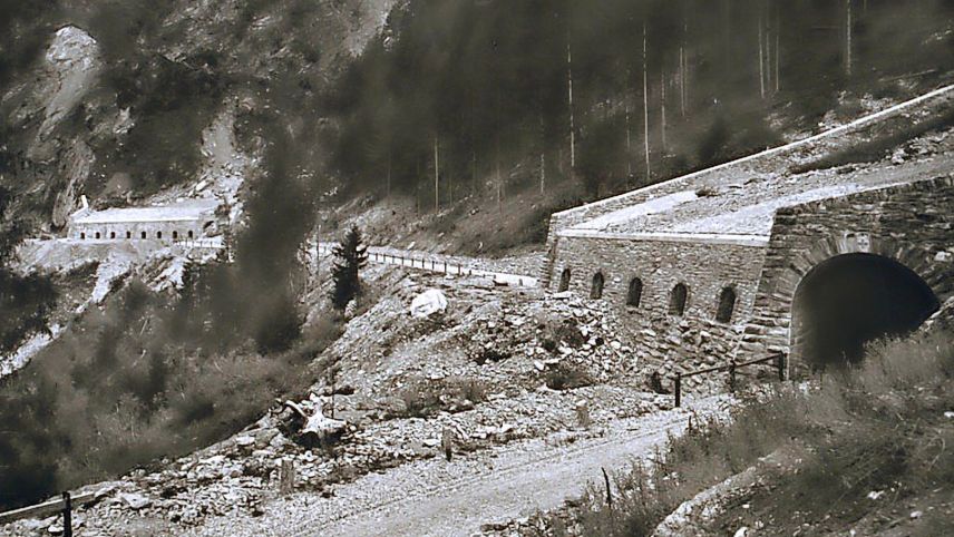Samnaun war bis 1830 nur über Saumpfade erreichbar. Stück für Stück liess der Kanton ab 1900 dann Strassen zwischen Vinadi und Samnaun bauen. Fotos: nossaistorgia.ch/Gemeinde Samnaun 