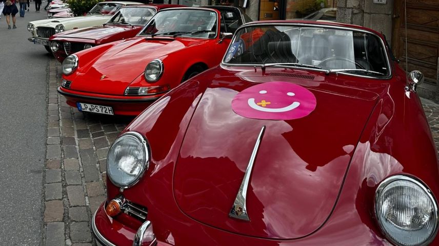 Impressionen der Autoschau an der Via Serlas.  Foto: Ladina Giston