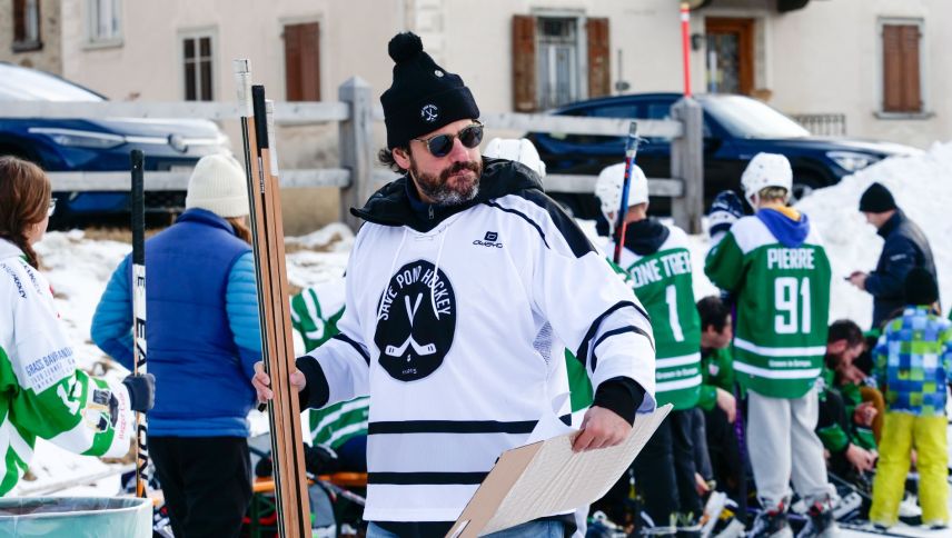 Turnier-Tätschmeister und Verantwortlicher für Save Pond Hockey Switzerland, Christian Mossdorf. Foto: Jon Duschletta