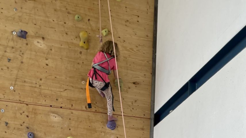 Die kleine Sportlerin will hoch hinaus. Foto: Fadrina Hofmann
