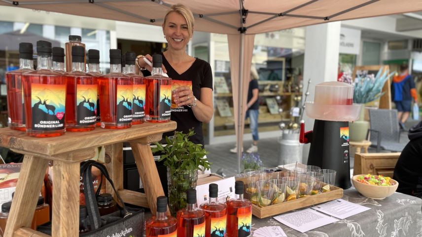 Die Bündner Alternative zu Aperol. Foto: Fadrina Hofmann