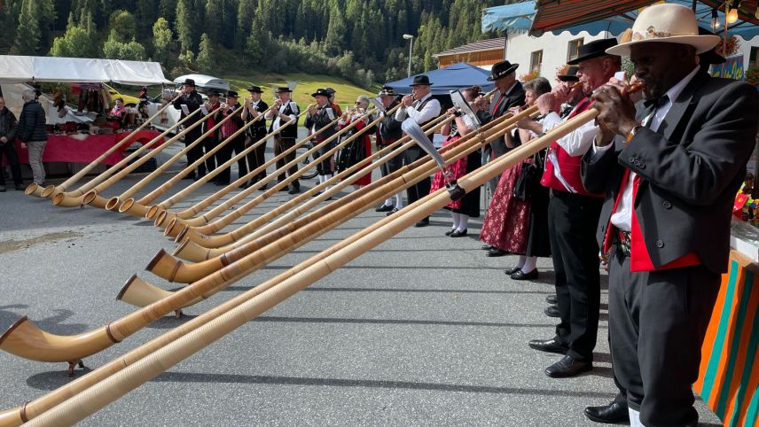 Var 4000 persunas han visità la Festa da la racolta a Valchava cun üna tschinquantina da stands e tuot sias otras attracziuns (fotografia: David Spinnler).