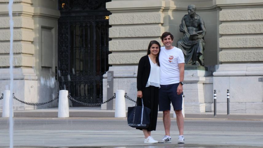 Cha Madlaina Campell e Rafael Ratti paun discuorrer insembel rumauntsch, lur lingua da famiglia, es fich important pel pêrin engiadinais. Uschè as saintane pü daspera a la patria (fotografia: Gianna Duschletta).