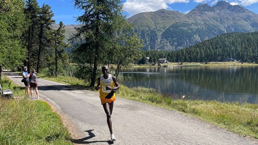 Der Kenianer Leonard Kipngeno Bor gewinnt den 44. Engadiner Sommerlauf. Foto: Reto Stifel