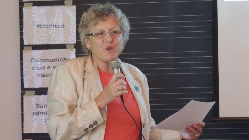 Uorschla Rupp ha infuormà davart las activitats per seniors (fotografia: Benedict Stecher).