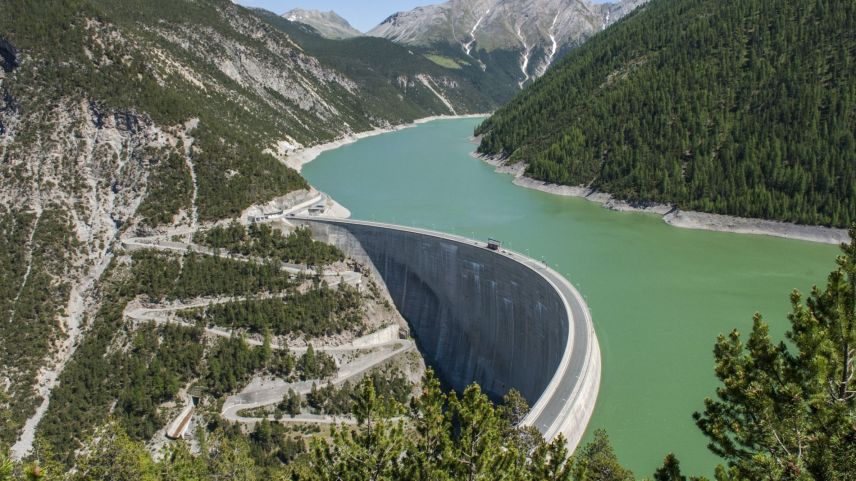 Il lai da serra a Punt dal Gall es impli pel mumaint be cun var 60 pertschient da la quantità d’aua normala per quist temp (fotografia: OEE).