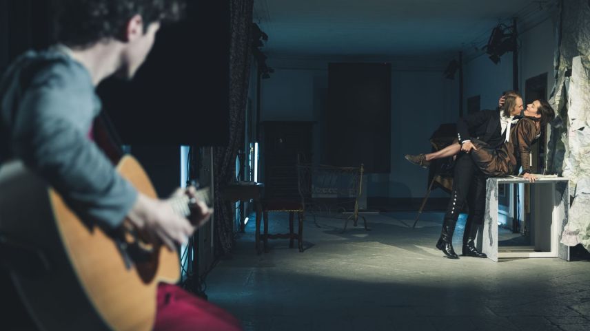 In der Chesa Planta spielen sich leidenschaftliche Szenen ab. Foto: Benjamin Hofer/Fundaziun de Planta Samedan