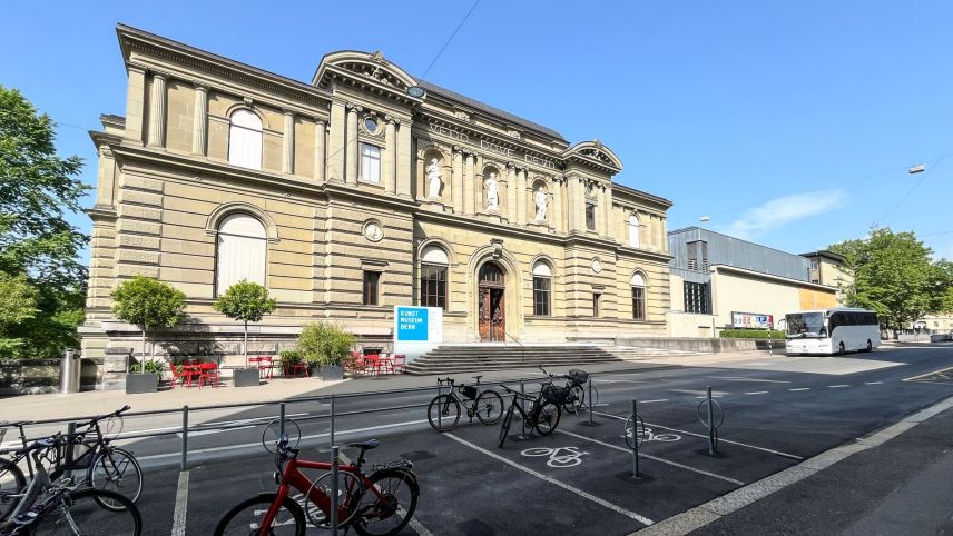 Die aktuelle Situation an der Hodlergasse in Bern: Links das Museums-Hauptgebäude, der "Stettlerbau", rechts angebaut der sanierungsfällige Zwischentrakt der einem Ersatzneubau weichen soll.