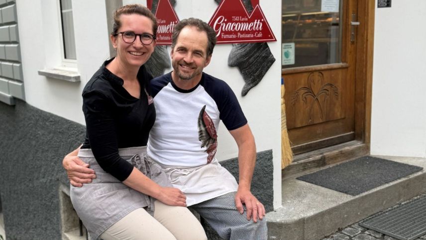 Heute führen Miranda und Arthur Thoma-Giacometti Bäckerei, Laden und Café in Lavin. Foto: Fadrina Hofmann