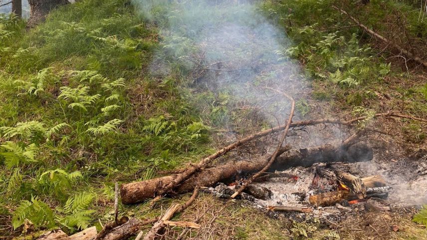Als 31 da lügl han persunas fat ün fö immez il god sül territori dal cumün da Scuol – adonta d’ün scumond da far fö (fotografias: mad)