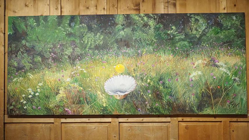 Il plü grond purtret da l’exposiziun a Fuldera es quel da l’artista Françoise Nussbaumer. L’ouvra as nomma «Waldrand». fotografia: David Truttmann/fmr