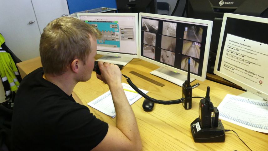 Tegner tuot suot ögl e nu perder la survista. Quai haja nom illa centrala da servezzan aint illa chasa da mantegnimaint pro’l mür da serra Punt dal Gall – il tscharvè dal tunnel. fotografia: Dario Müller