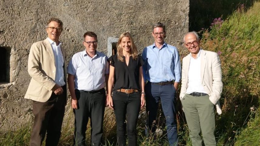 Ils commembers da fundaziun da Rokj Engadin und Bündner Südtäler – (da schnestra) Markus Hauser, Michael Roth, Annatina Taisch, Roman Grossrieder e Richard Dillier (fotografia: mad).