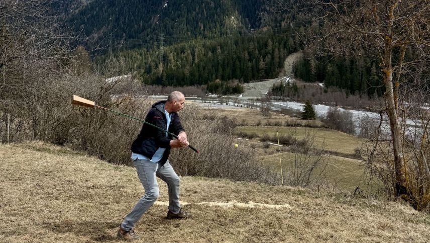 Nutal Carpanetti spielt schon seit seiner Kindheit Mazlas. Foto: Fadrina Hofmann
