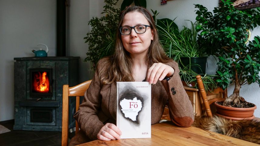 «Feuer», sagt Schriftstellerin Selma Mahlknecht, «hat etwas Archaisches, das liegt uns Menschen.» Foto: Jon Duschletta
