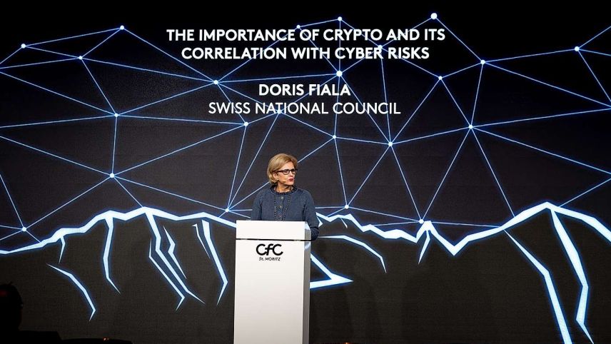 Die Crypto-Finance-Conference-Botschafterin Doris Fiala während ihres Kurzreferats im Suvretta House. Foto: CfC/Sven Schnyder