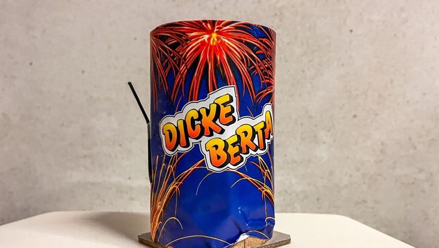 Noch wichtiger und kniffliger ist indes die fachgerechte Entsorgung von Blindgängern oder nicht benutzten Feuerwerkskörpern. Foto: Jon Duschletta