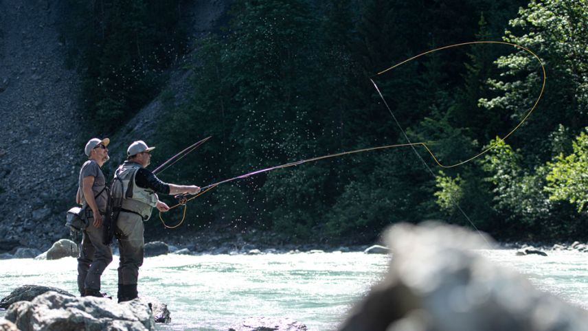 Renato Vitalini da Scuol es ün muos-cher paschiunà chi preschainta la fascinaziun da pes-char culla muos-cha (fotografia: Mayk Wendt).
