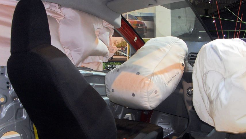 Moderne Airbags entfalten sich innerhalb von Sekundenbruchteilen bei einem Aufprall und schützen die Fahrzeuginsassen vor schweren Verletzungen. Mit dem Sicherheitsgurt bilden sie ein zentrales Rückhaltesystem. Foto: Wikipedia