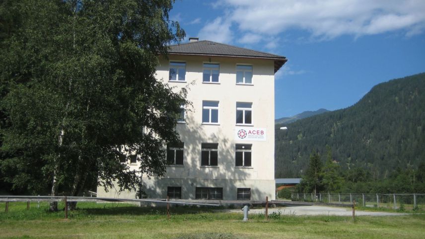 Il stabilimaint da l’Archiv Cultural Engiadina Bassa a S-chadatsch. fotografia: Benedict Stecher