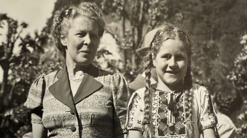 Ulrica Guidon als Mädchen mit ihrer Tante. Foto: Familienarchiv Ulrica Guidon