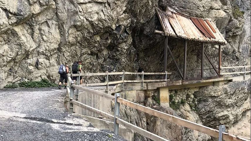 Il traget da la Traversada da Sent maina eir tras la chavorgia d’Uina. fotografia: Flurin Nuotclà