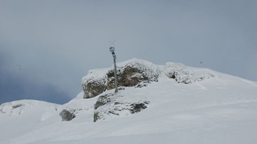 Sprengmasten dienen der kontrollierten Auslösung von Lawinen. Foto: z.Vfg.